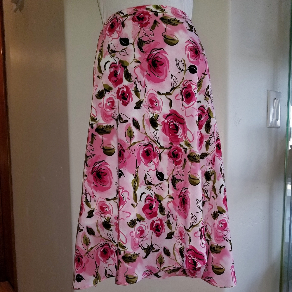 🌹Asymmetrical Hemline Skirt, Pink Roses, Size S